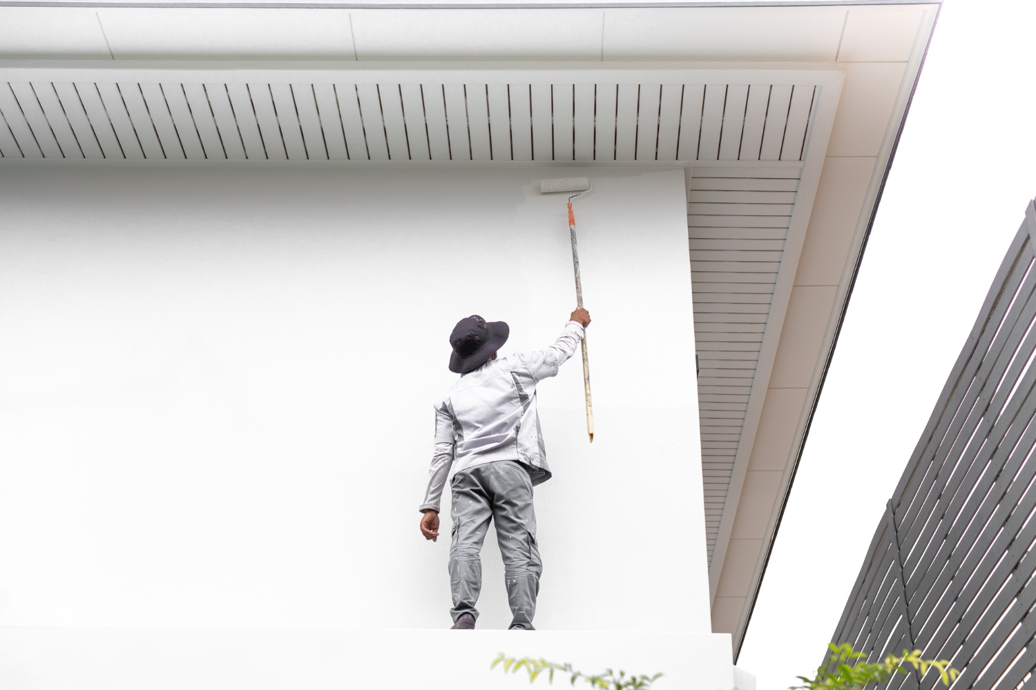 Signs Your House Needs a Fresh Coat of Paint and How to Tackle It
